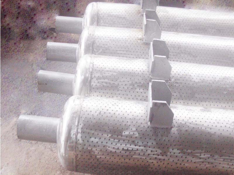 小孔消音器